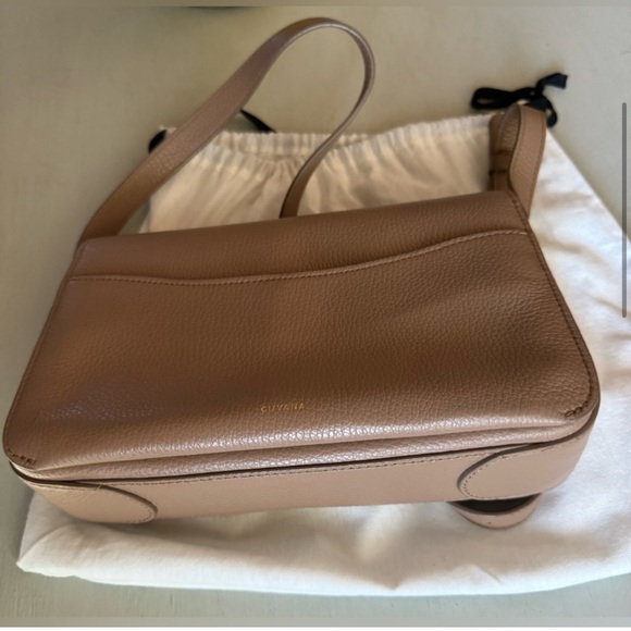 EUC Cuyana Concertina Shoulder Bag in Cappucino - Picture 6 of 15